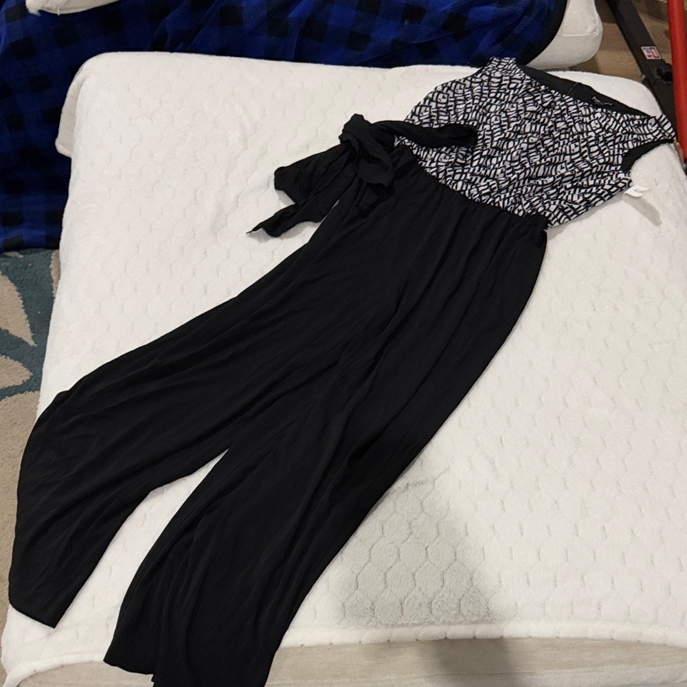 Roz & Ali Black and White Patterned Jumpsuit
